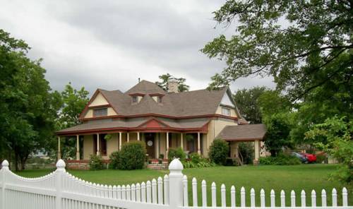 Baker St. Harbour Waterfront Bed and Breakfast, Granbury