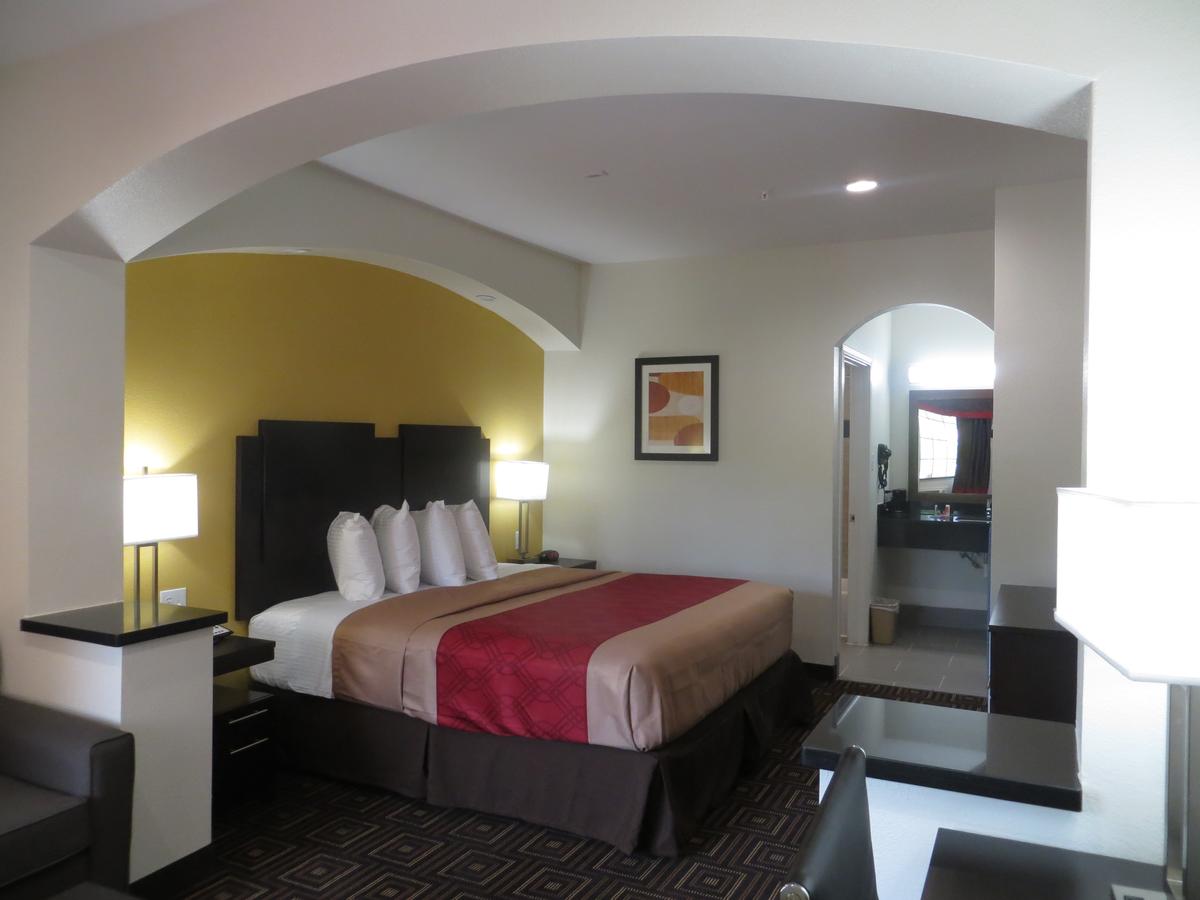 Econo Lodge Inn & Suites Spring - Houston North, Spring