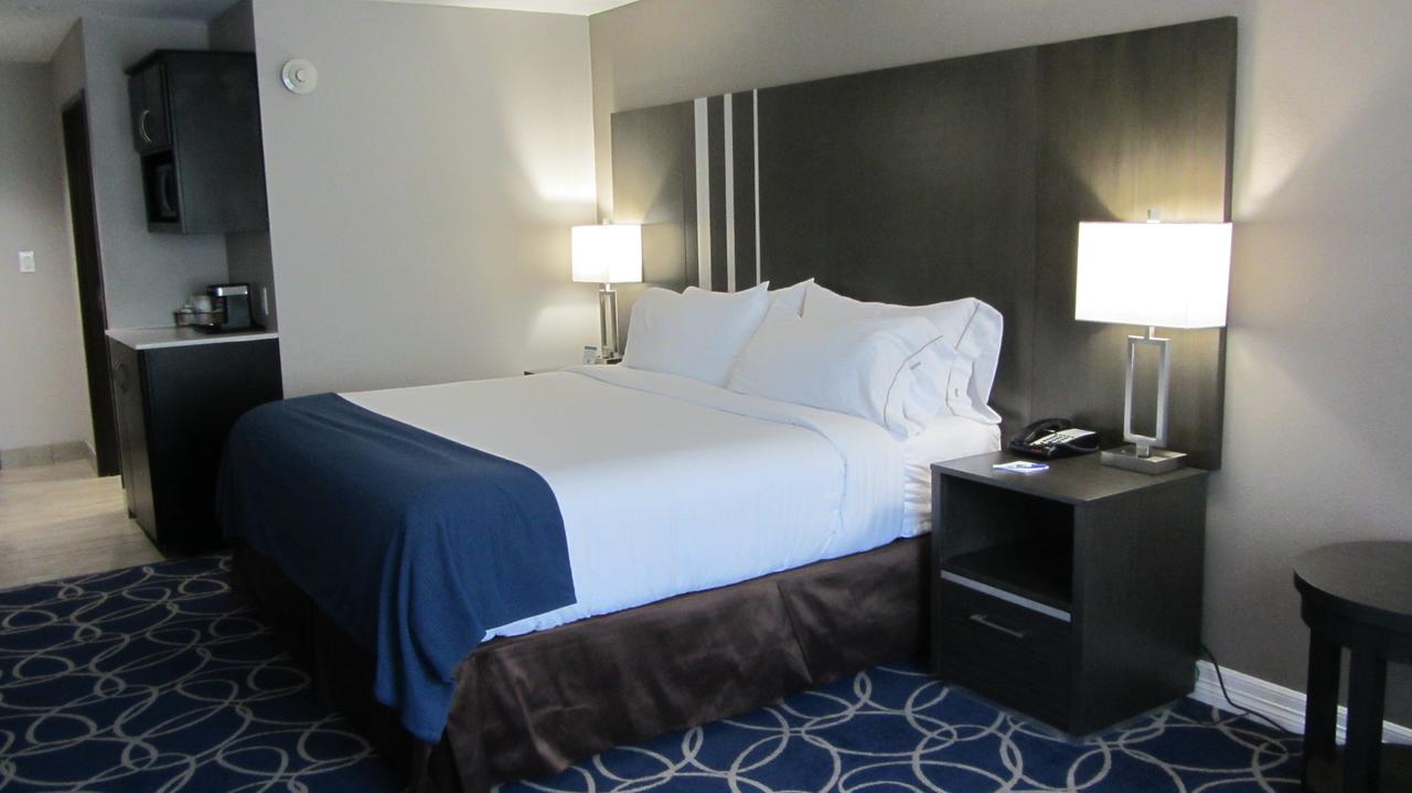 Holiday Inn Express and Suites Houston North - IAH Area, Houston