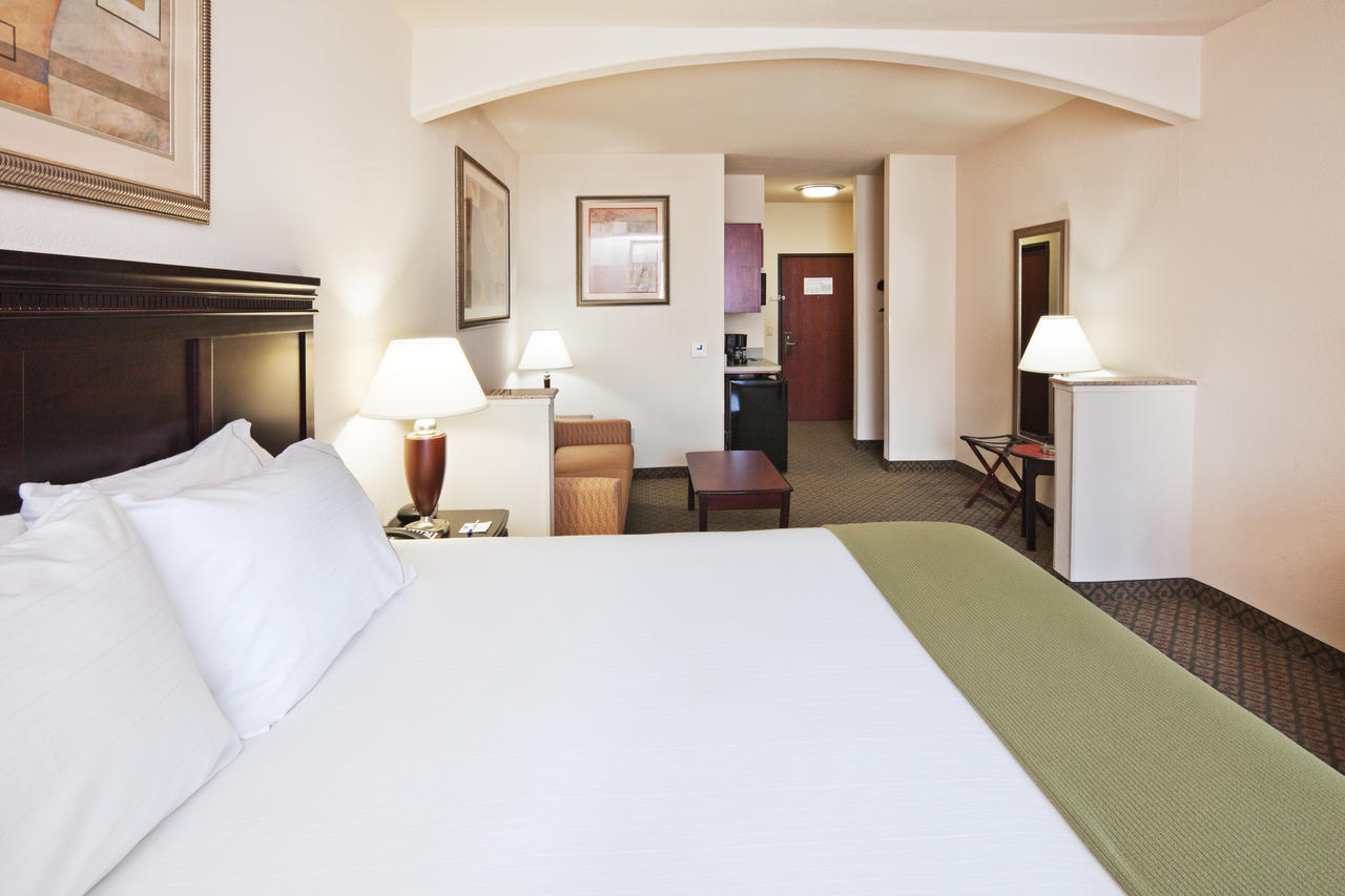 Holiday Inn Express Hotel and Suites Corsicana I-45, Corsicana