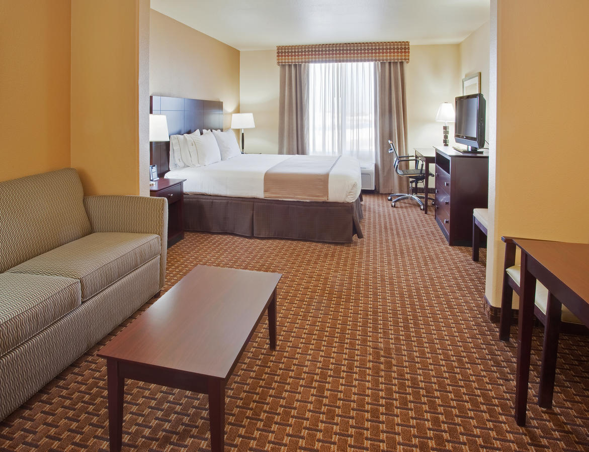 Holiday Inn Express Hotel & Suites Dinuba West, Dinuba