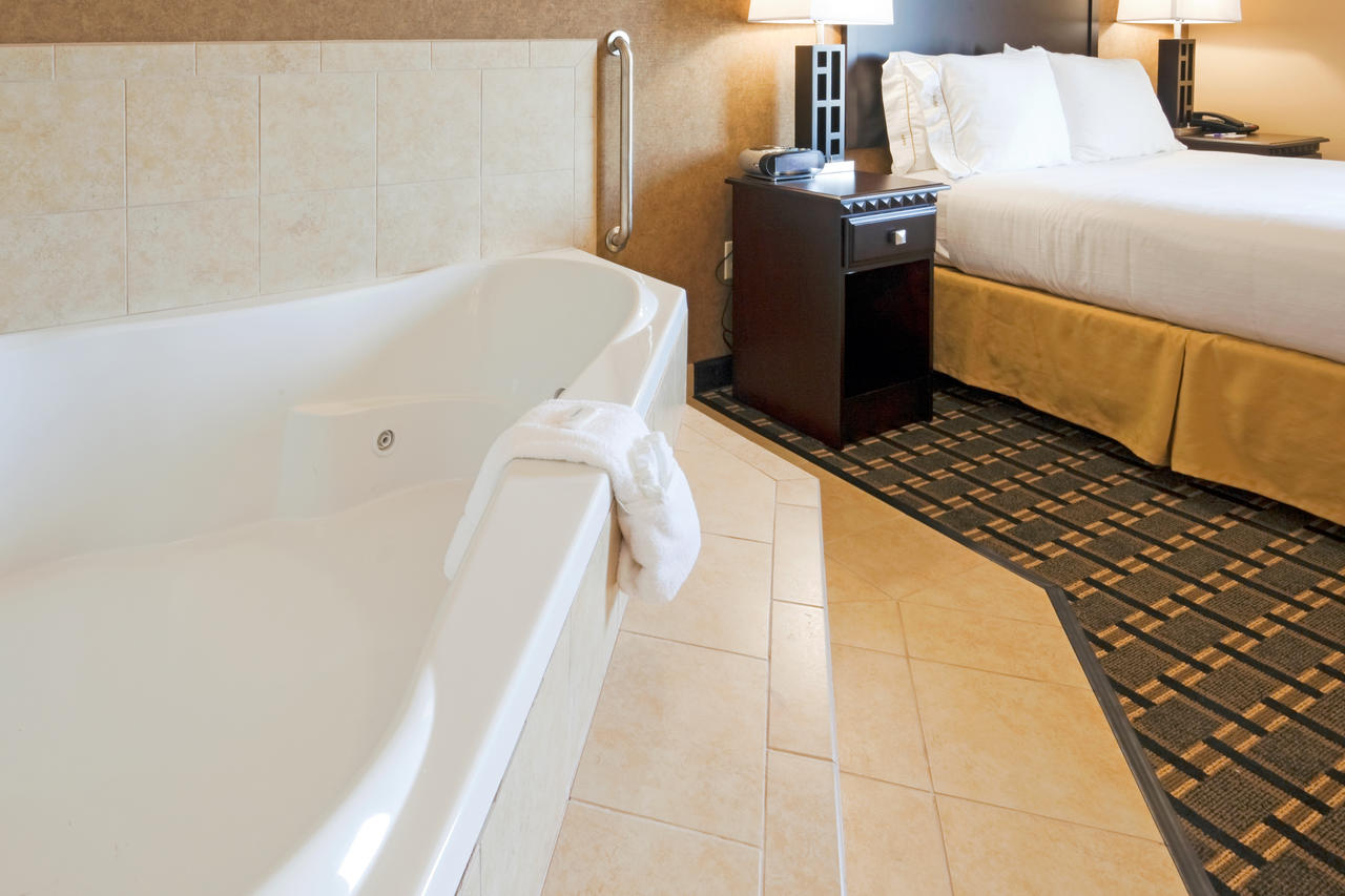 Holiday Inn Express Hotel & Suites Ennis, Ennis