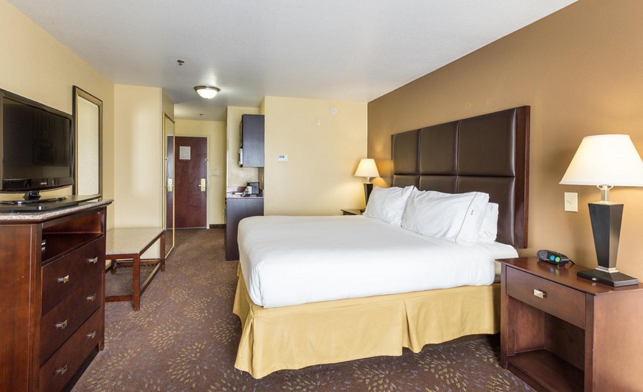 Holiday Inn Express Hotel & Suites Hinesville, Hinesville