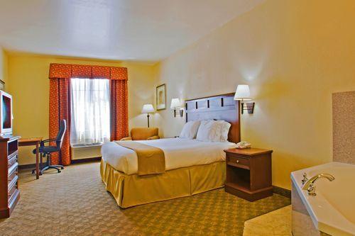 Holiday Inn Express Hotel & Suites Levelland, Levelland