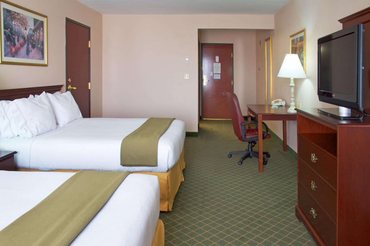 Holiday Inn Express Hotel & Suites Livingston, West Livingston