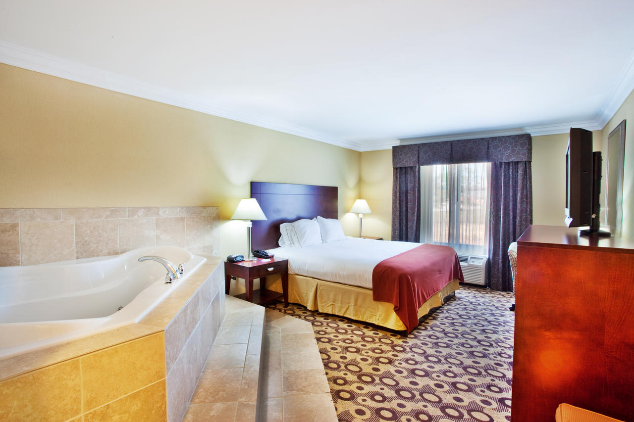 Holiday Inn Express Hotel & Suites Macon-West, Macon