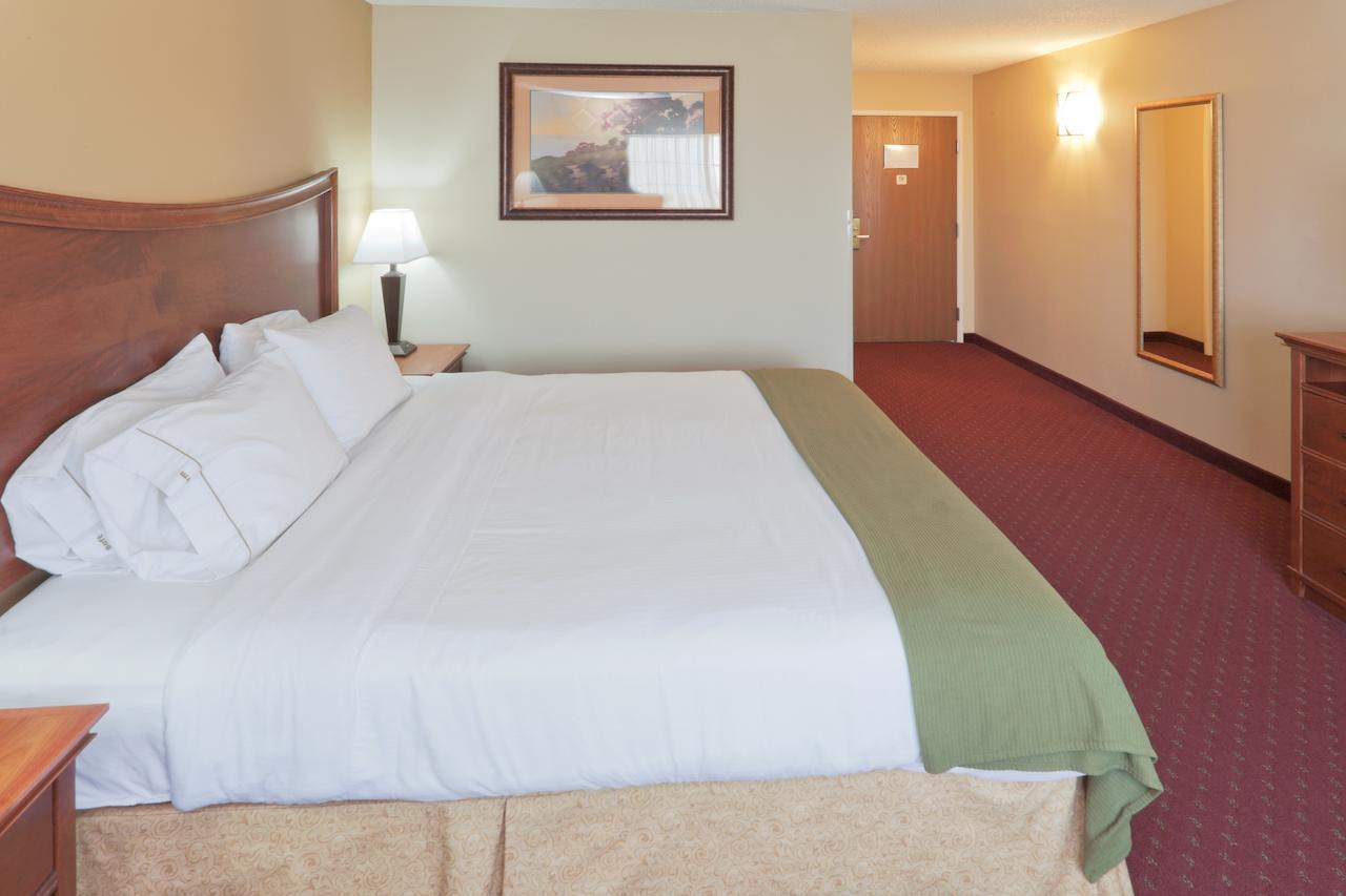 Holiday Inn Express Hotel & Suites Pierre-Fort Pierre, Fort Pierre