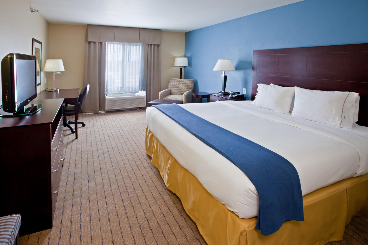 Holiday Inn Express Hotel & Suites Shelbyville, Shelbyville