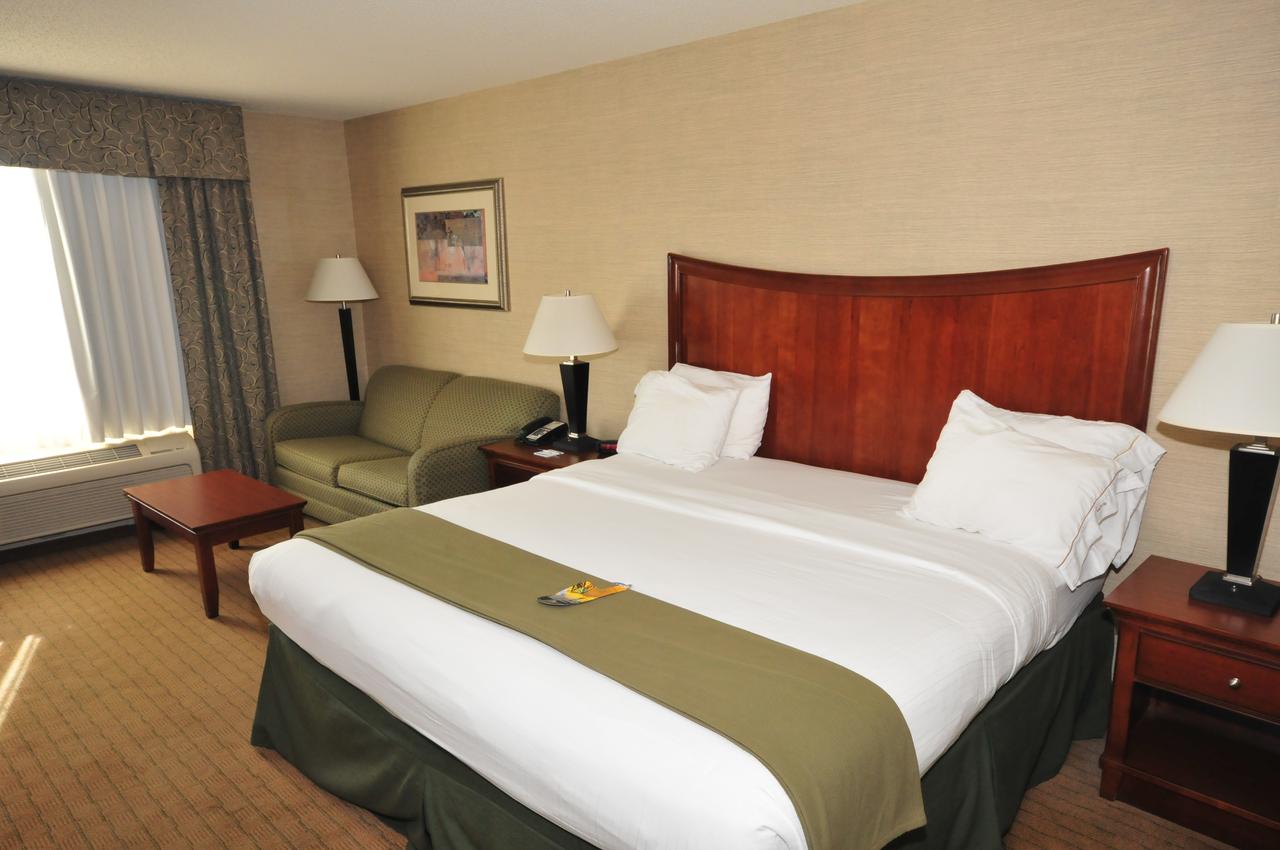 Holiday Inn Express Hotel & Suites Urbana-Champaign-U of I Area, Champaign