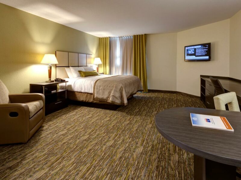 Holiday Inn Express & Suites Manhattan, Manhattan