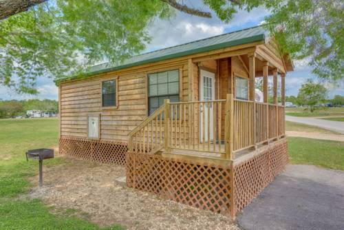 Lake Conroe Full Studio Cabin 1, Willis