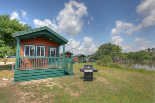 Lake Conroe Queen Studio Cabin 10, Willis