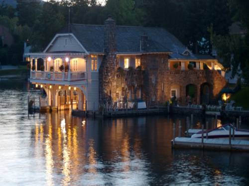 Lake George Boathouse Bed & Breakfast, Bolton Landing