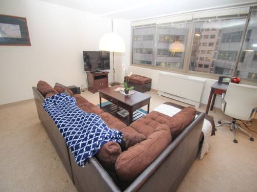 Luxury Two-Bedroom Apartment by Rittenhouse, Philadelphia