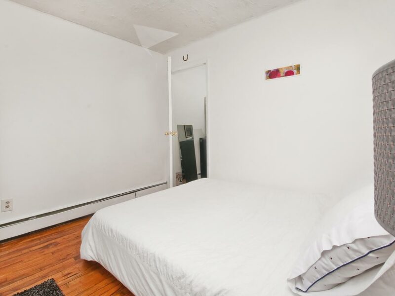 Master Bedroom Available in Astoria, Queens