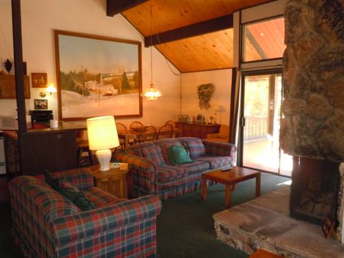 Three-Bedroom Deluxe Unit #109 by Escape For All Seasons, Big Bear Lake