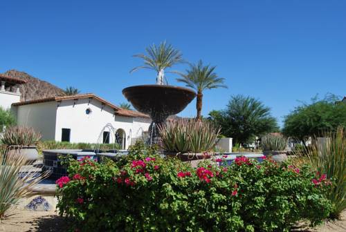 Three-Bedroom Villa Unit 379 by Reynen Luxury Home, La Quinta