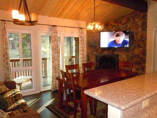 Three-Bedroom Premier Townhouse Unit #17 by Snow Summit Townhouses, Big Bear Lake