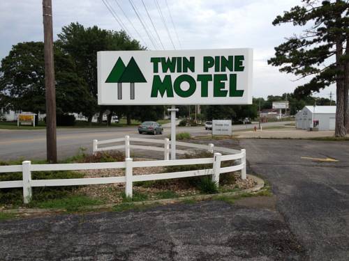 Twin Pine Motel, Tipton