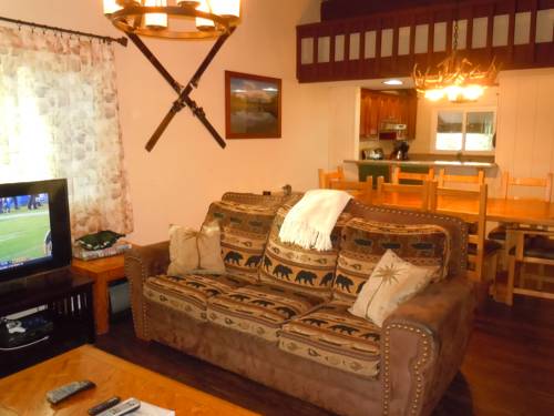 Two-Bedroom Deluxe Townhouse Unit #16 by Snow Summit Townhouses, Big Bear Lake