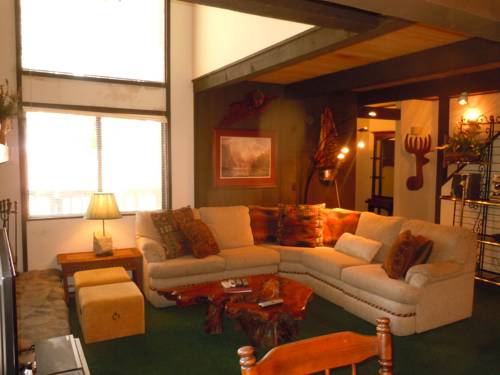 Two-Bedroom Deluxe Unit #125 by Escape For All Seasons, Big Bear Lake