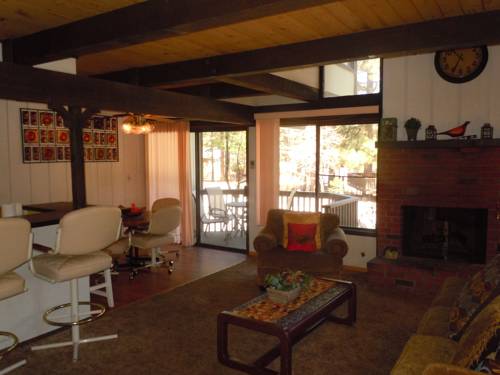 Two-Bedroom Deluxe Unit #3 by Escape For All Seasons, Big Bear Lake