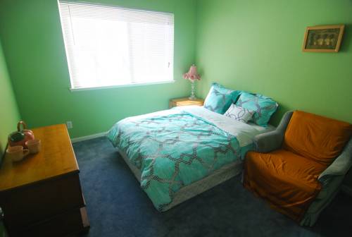 (3C) Cozy Private Bedroom near Daly City BART Subway Station, Daly City