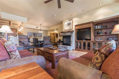 Beautiful Sprawling Condo, Private Deck! 4 POOLS & 10 TUBS!, Steamboat Springs