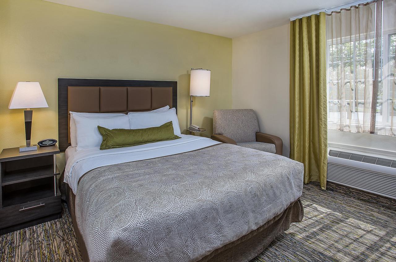 Candlewood Suites Louisville Airport, Louisville