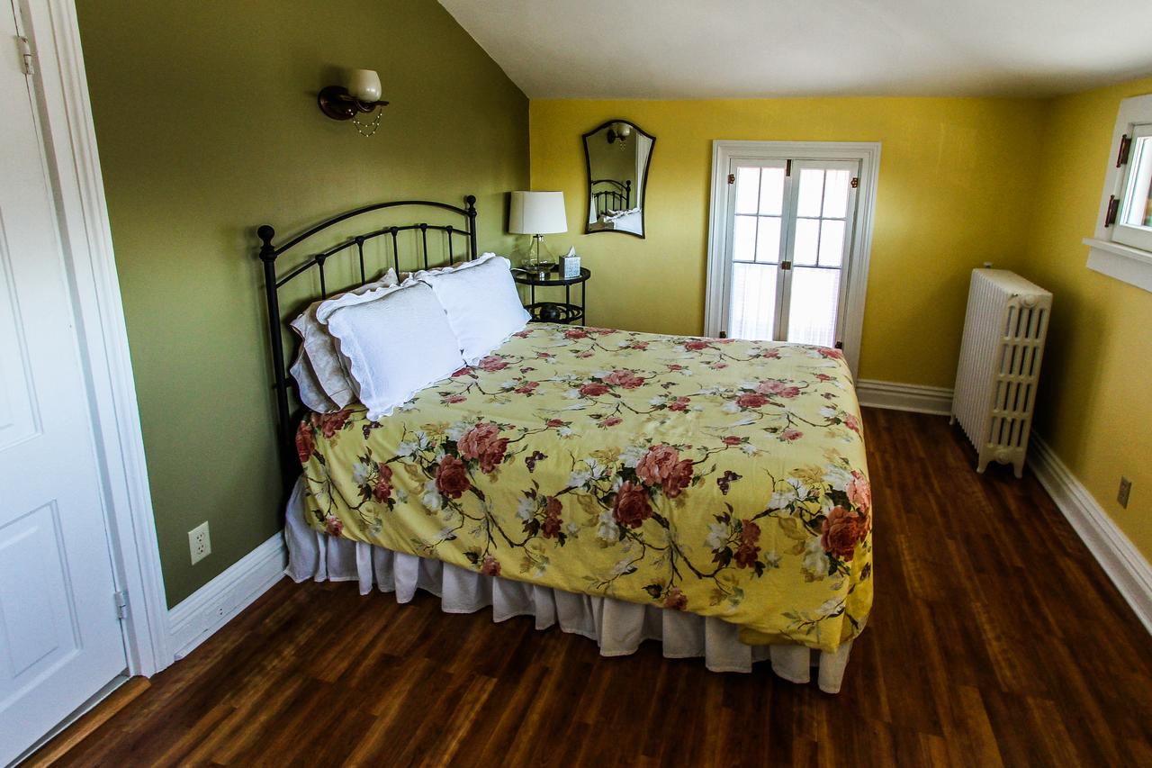 Carriage House Bed & Breakfast, Winona