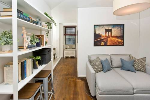 Central Affordable Three Bedroom Apartment, New York City