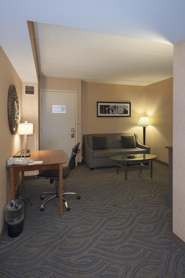 Crowne Plaza Suites : MSP Airport - Mall of America, Bloomington