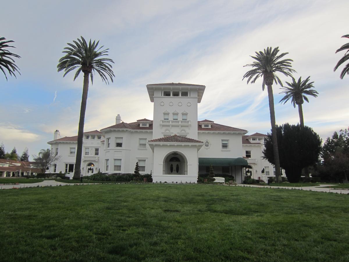 Dolce Hayes Mansion, San Jose