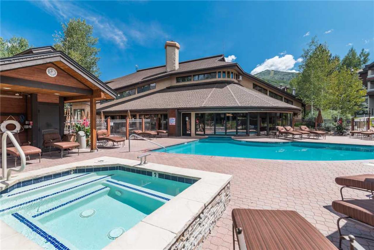 Fabulous Sunsets in this Bear Lodge Luxury! 4 Pools, 10 Hot Tubs All Waiting For You, Steamboat Springs