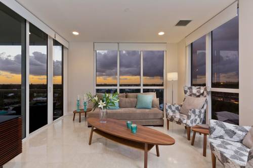 Hemingway Holiday Penthouse North, Deerfield Beach