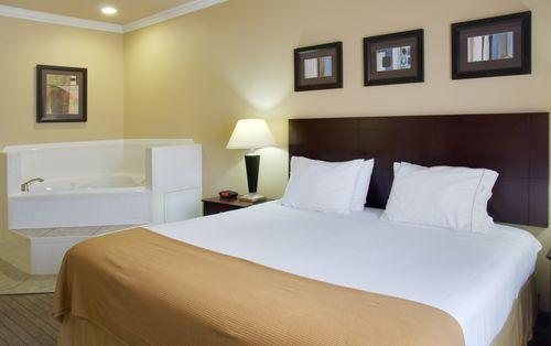 Holiday Inn Express Hotel and Suites Natchitoches, Shamard Heights