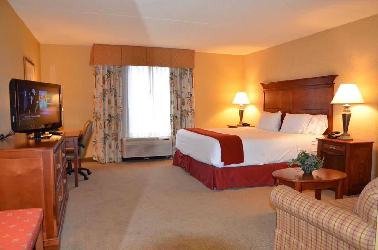 Holiday Inn Express Hotel & Suites Bloomington, Bloomington