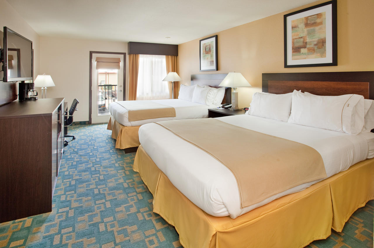 Holiday Inn Express Hotel & Suites Branson 76 Central, Branson
