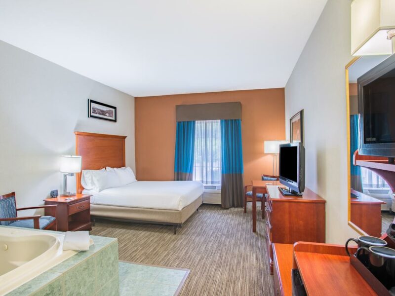 Holiday Inn Express Hotel & Suites Brattleboro, Brattleboro