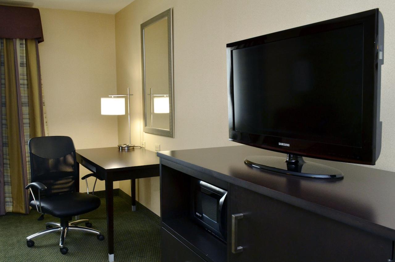 Holiday Inn Express Hotel & Suites Center Township, Monaca