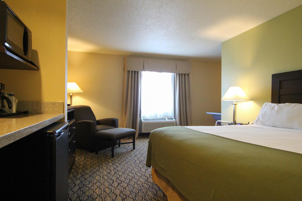 Holiday Inn Express Hotel & Suites Chicago-Libertyville, Libertyville