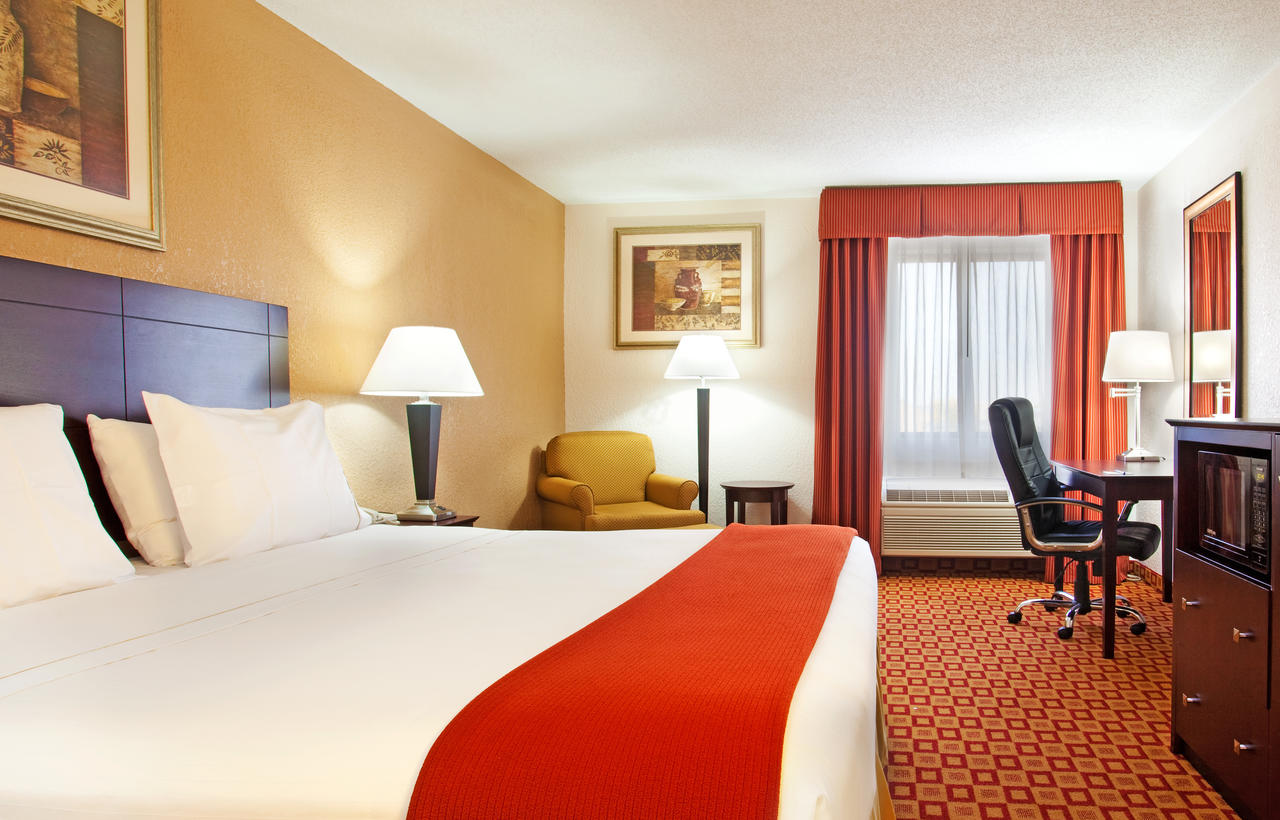 Holiday Inn Express Hotel & Suites Chicago-Oswego, Oswego