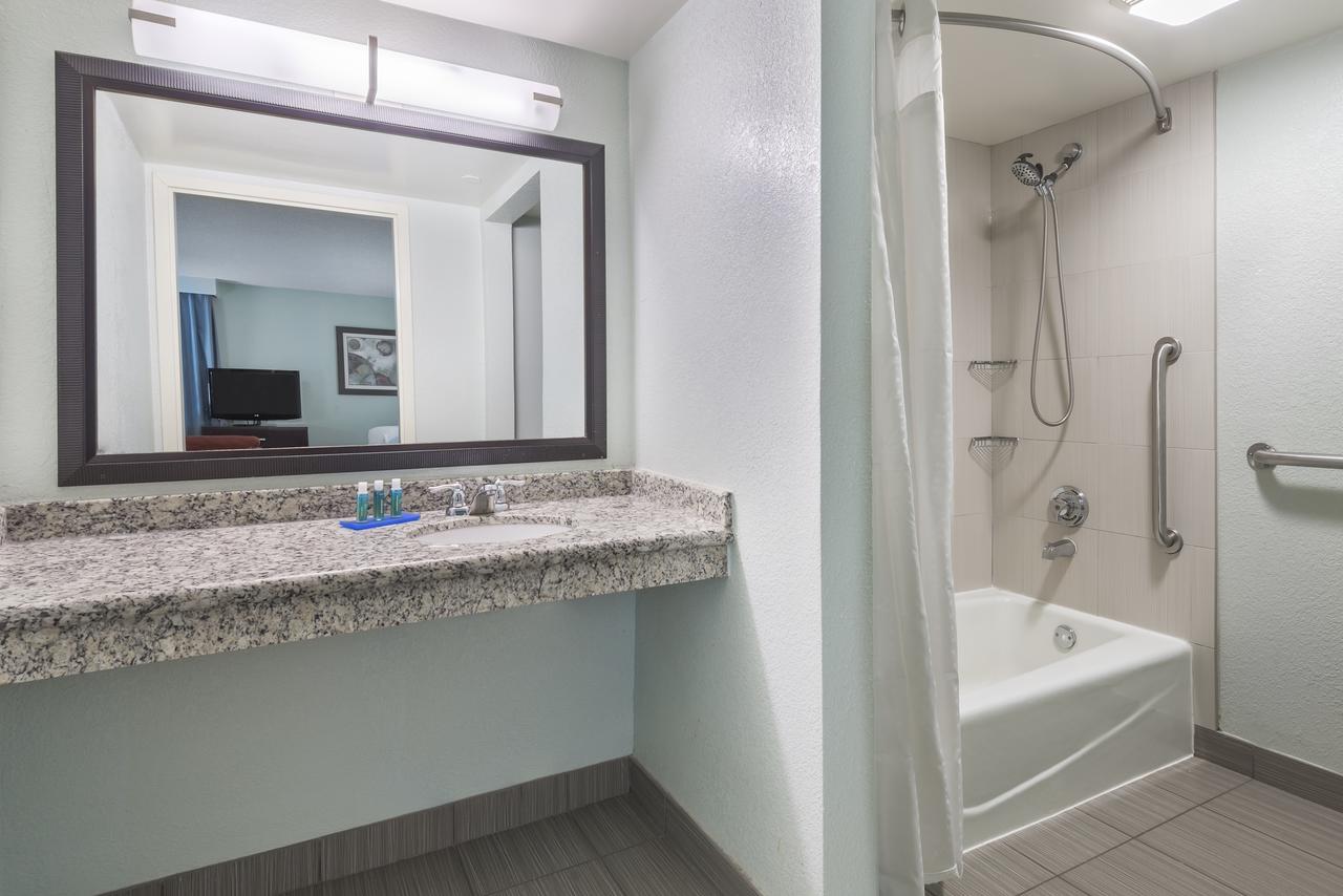 Holiday Inn Express Hotel & Suites Ft. Lauderdale-Plantation, Plantation