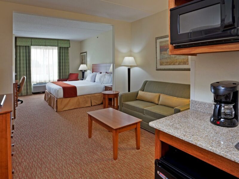 Holiday Inn Express Hotel & Suites Greensboro - Airport Area, Greensboro