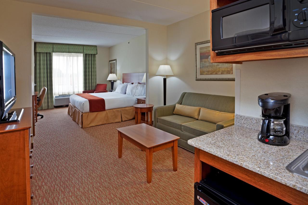 Holiday Inn Express Hotel & Suites Greensboro - Airport Area, Greensboro