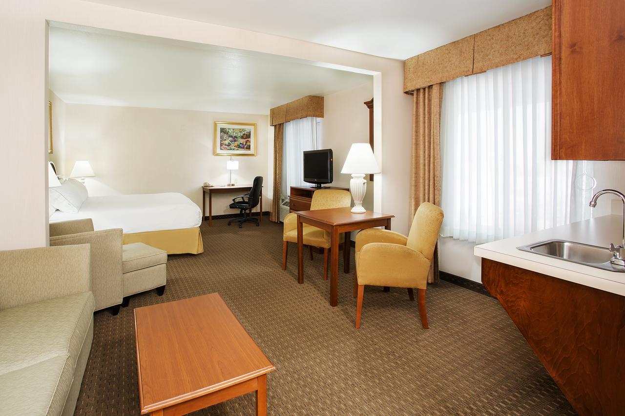 Holiday Inn Express Hotel & Suites Marion, Marion