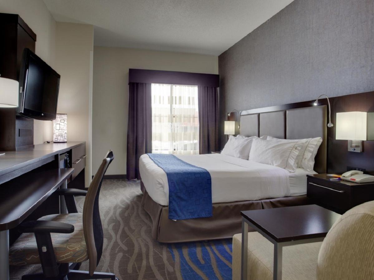 Holiday Inn Express Hotel & Suites Meadowlands Area, Carlstadt