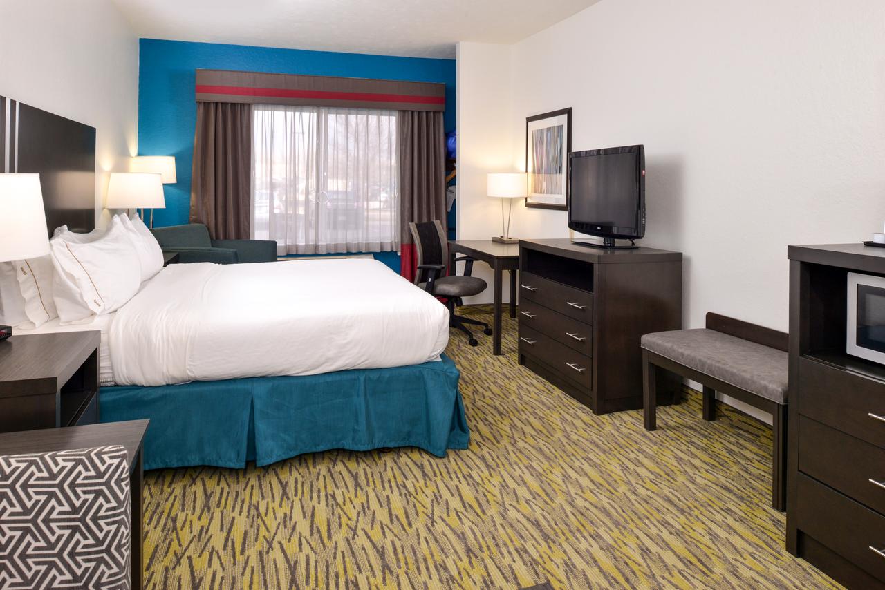 Holiday Inn Express Hotel & Suites Omaha West, Omaha