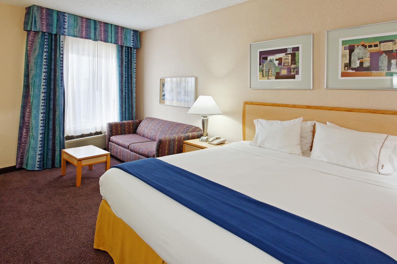 Holiday Inn Express Hotel & Suites San Antonio - Rivercenter Area, San Antonio