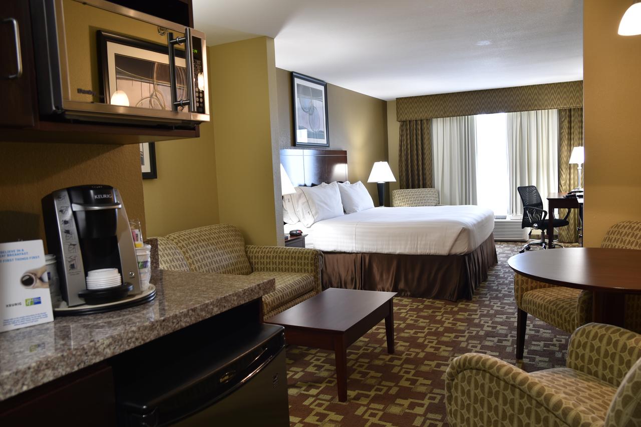 Holiday Inn Express Hotel & Suites St. Charles, St. Charles